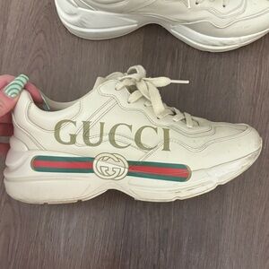 Gucci Off-White Sneakers with Red and Green Accents